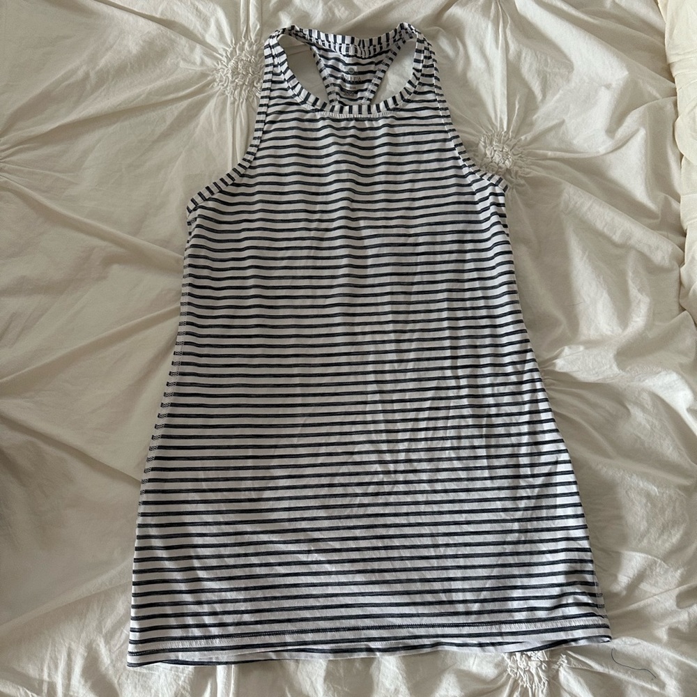 Gray and white striped Athleta racer back tank top #fit #workout #athleta